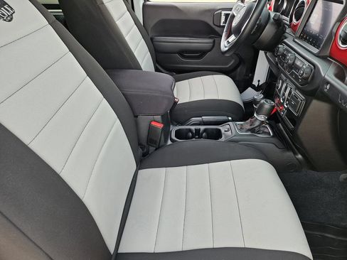 Used 2022 Jeep Wrangler Rubicon AWD/4WD image 17