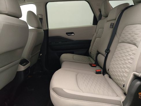 Used 2022 Nissan Pathfinder SV image 18