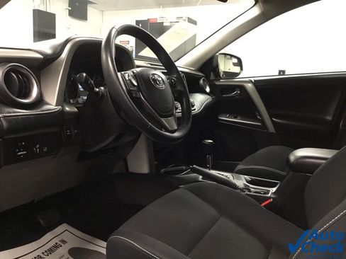 Used 2018 Toyota RAV4 XLE image 24