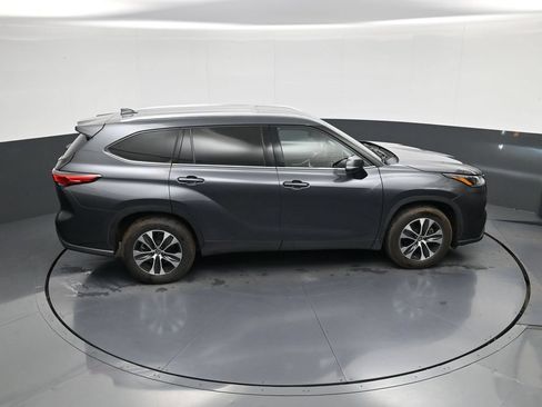Used 2021 Toyota Highlander XLE FWD image 31