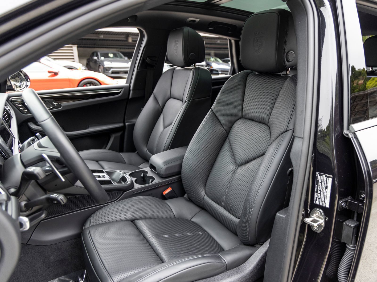 Used 2026 Porsche Macan AWD/4WD image 5