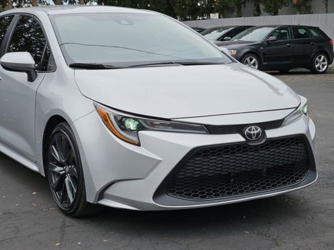 Used 2021 Toyota Corolla LE image 16