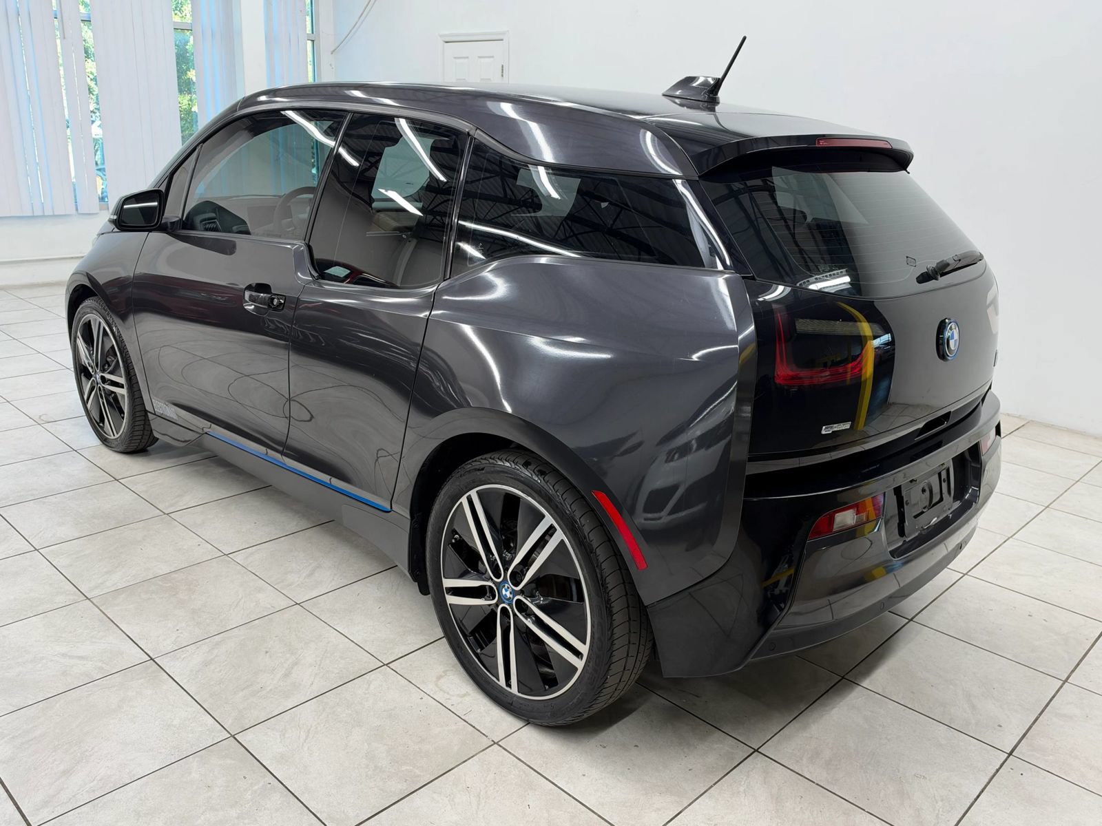 Used 2014 BMW i3 w/ Range Extender RWD image 7