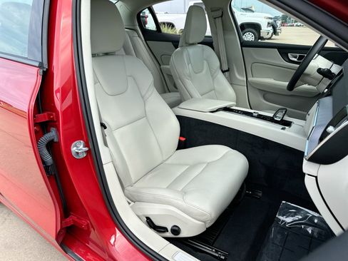 Used 2024 Volvo S60 B5 Core image 24