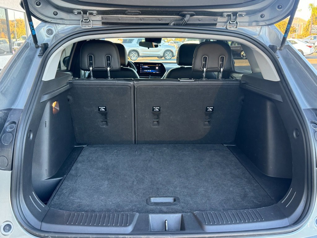 Used 2025 Chevrolet Trax LT FWD image 6