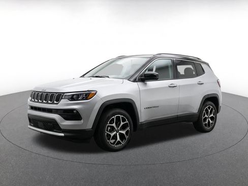 Used 2025 Jeep Compass Limited AWD/4WD image 3