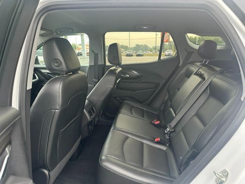 Used 2023 GMC Terrain SLT image 11