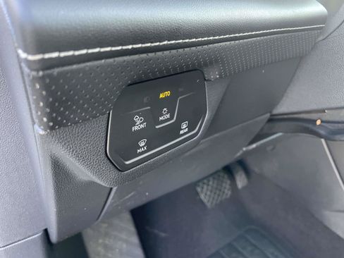 Used 2025 Volkswagen Atlas SE FWD image 22