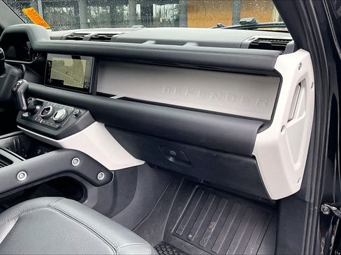 Used 2024 Land Rover Defender 110 S image 19