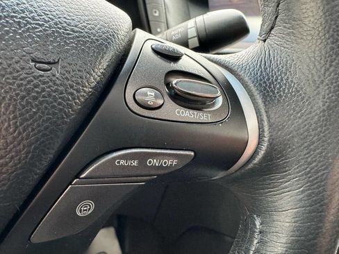 Used 2011 INFINITI M37 w/ Premium Pkg image 25