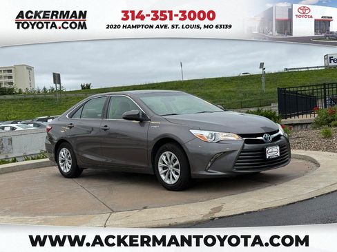 Used 2017 Toyota Camry LE FWD image 1