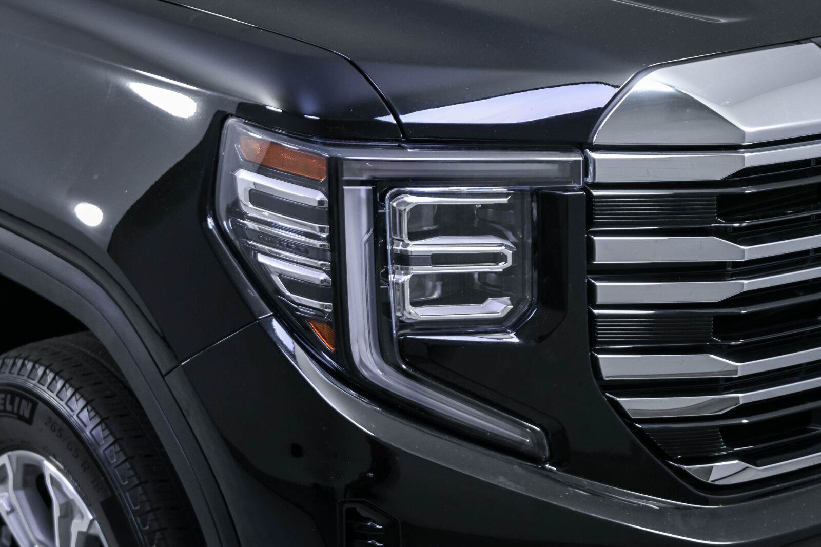 Used 2025 GMC Sierra 1500 SLT RWD image 33