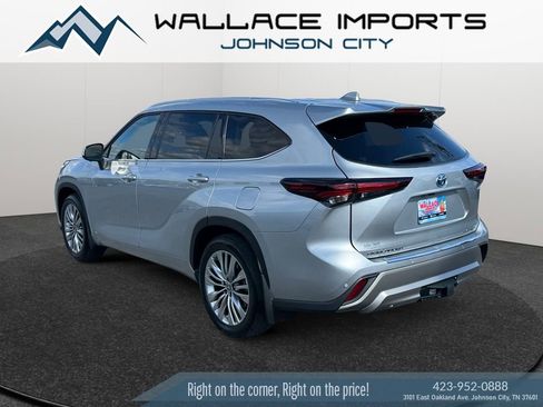 Used 2024 Toyota Highlander Platinum AWD/4WD image 3