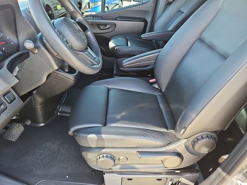 Used 2021 Mercedes-Benz Sprinter 2500 image 14