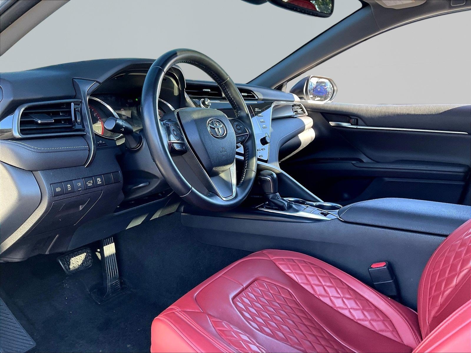 Used 2019 Toyota Camry XSE FWD image 17
