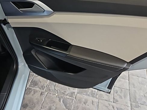 New 2026 Volkswagen Taos SE image 15