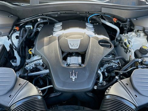 Used 2022 Maserati Levante GT image 36