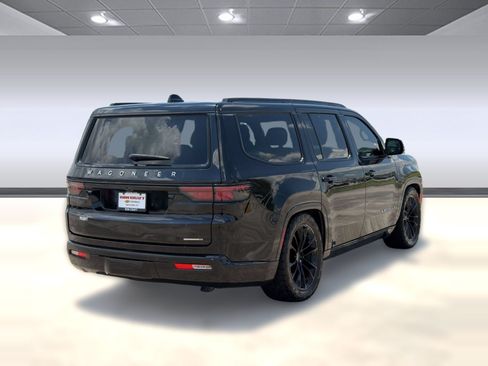 Used 2024 Jeep Wagoneer Series III w/ Premium Group I AWD/4WD image 9