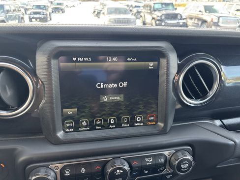 Used 2023 Jeep Wrangler Unlimited Sahara image 25