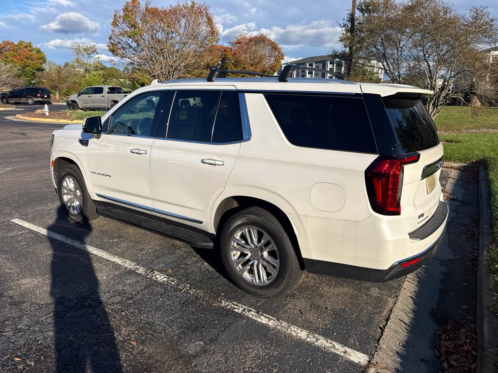 Used 2022 GMC Yukon SLT w/ SLT Premium Package AWD/4WD image 3