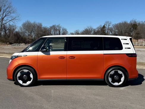 Used 2025 Volkswagen ID. Buzz Pro S Plus image 8