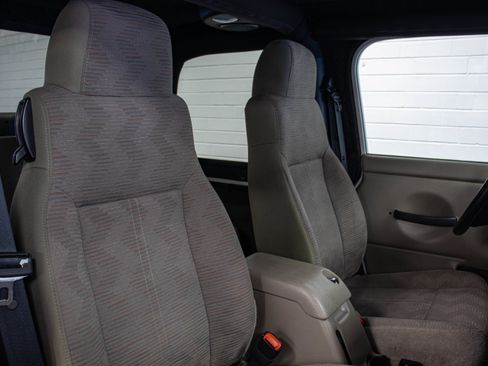 Used 2004 Jeep Wrangler X w/ Convenience Group AWD/4WD image 18