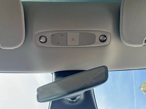 Used 2023 Tesla Model 3 Standard Range image 18