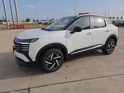 New 2026 Nissan Kicks SV w/ SV Premium Package FWD image 2
