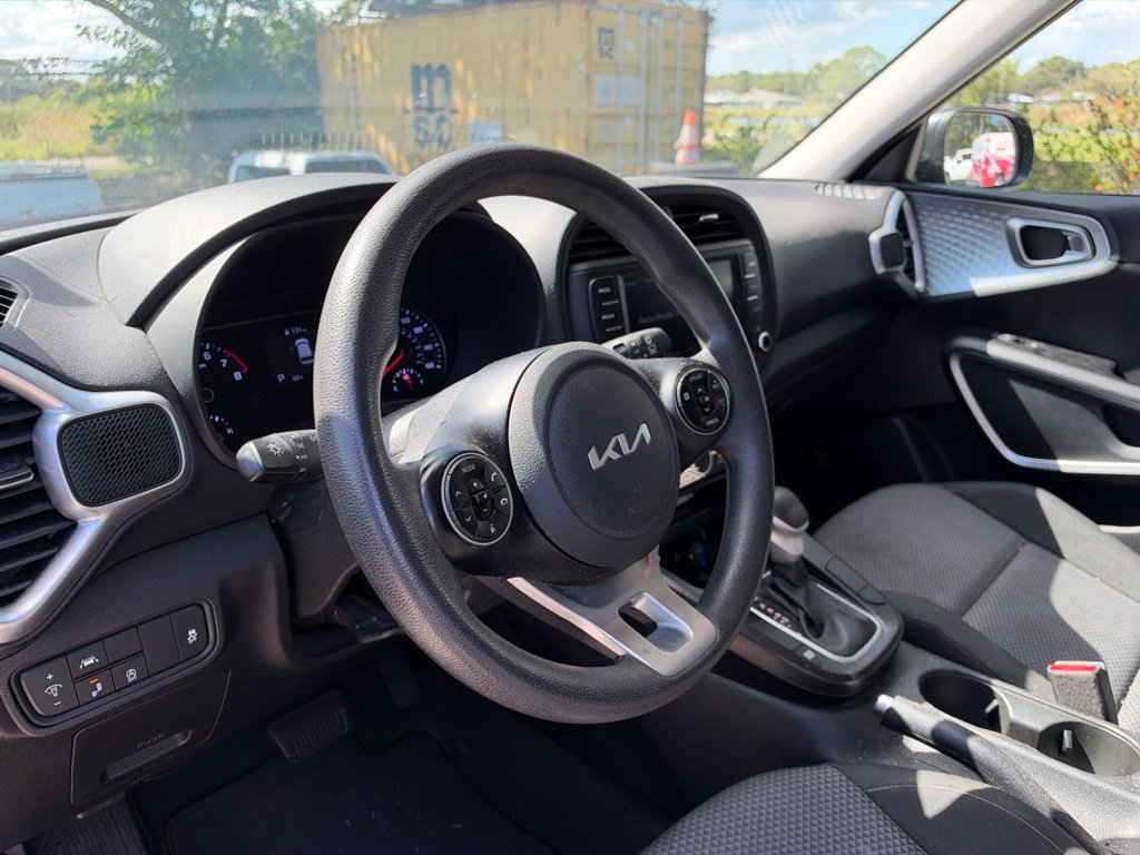 Used 2022 Kia Soul LX w/ Technology Package FWD image 9