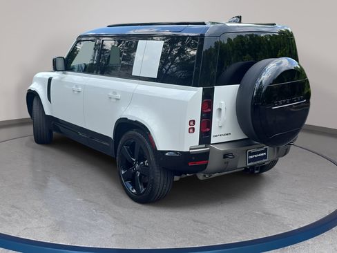 Certified 2025 Land Rover Defender 110 X-Dynamic SE AWD/4WD image 7