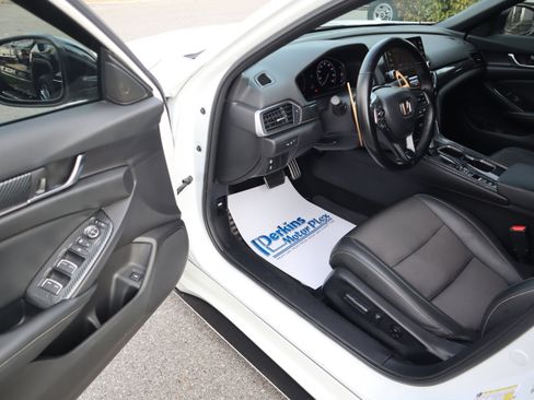 Used 2022 Honda Accord Sport image 3