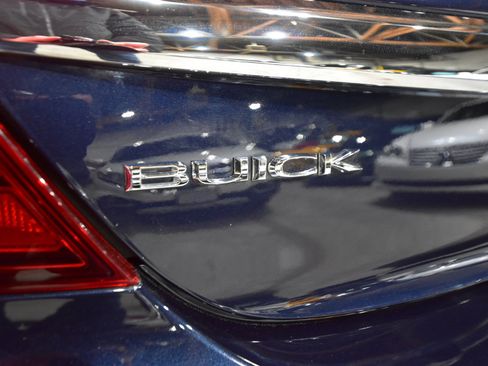 Used 2016 Buick Regal image 9