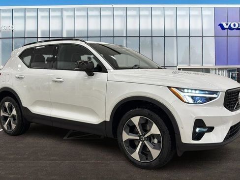 Used 2026 Volvo XC40 B4 Plus w/ Climate Package image 1