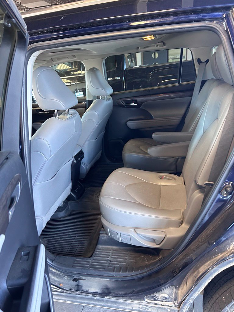 Used 2022 Toyota Highlander Limited AWD/4WD image 9
