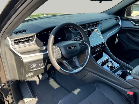 New 2025 Jeep Grand Cherokee Laredo X w/ Luxury Tech Group I AWD/4WD image 8