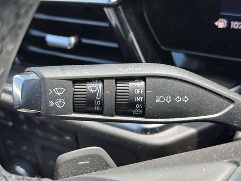 Certified 2025 Chevrolet Suburban Z71 AWD/4WD image 16