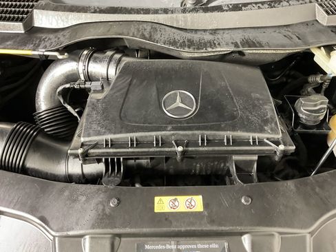 Used 2018 Mercedes-Benz Metris Passenger image 25