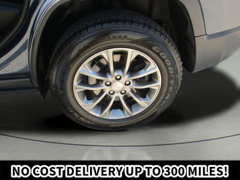Used 2019 Jeep Cherokee Latitude Plus w/ Cold Weather Group AWD/4WD image 38