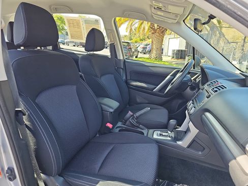 Used 2017 Subaru Forester 2.5i AWD/4WD image 10