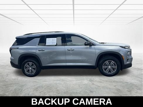 Used 2024 Chevrolet Traverse LT AWD/4WD image 4