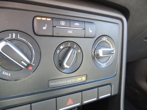 Used 2013 Volkswagen Beetle 2.0T image 8