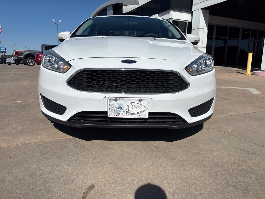 Used 2015 Ford Focus SE FWD image 2