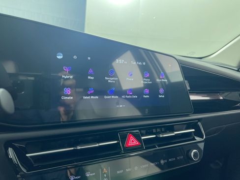 Certified 2023 Kia Niro EX image 26