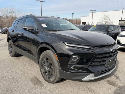 Used 2023 Chevrolet Blazer LT w/ Midnight/Sport Edition image 7