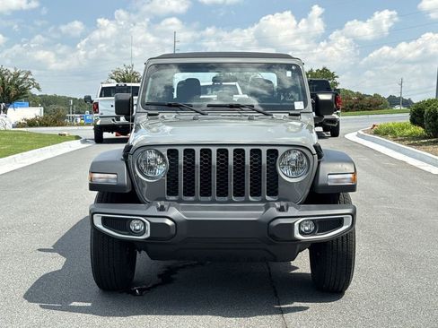 Used 2023 Jeep Gladiator Sport image 8