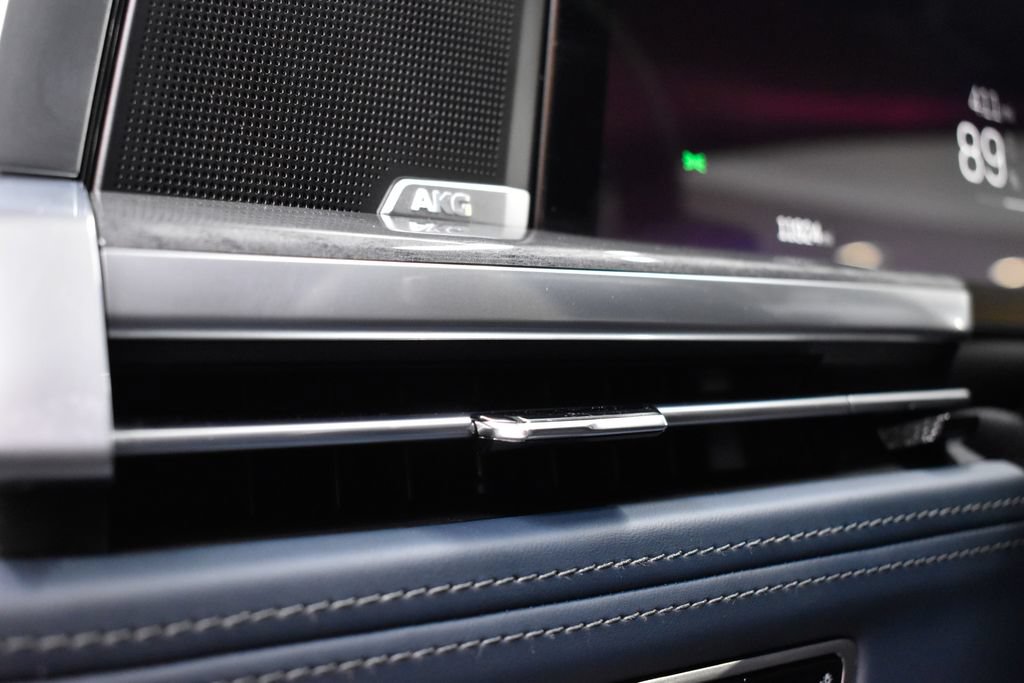 Used 2025 Cadillac Escalade IQ Luxury 2 w/ LPO, Premium Carpet Package AWD/4WD image 17