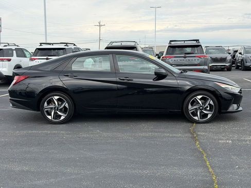 Used 2023 Hyundai Elantra SEL w/ Convenience Package FWD image 4