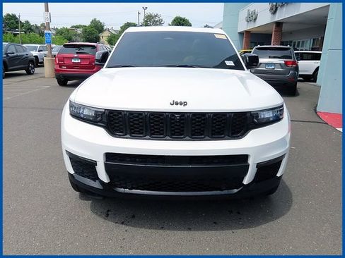 Used 2023 Jeep Grand Cherokee L Limited w/ Luxury Tech Group II AWD/4WD image 2