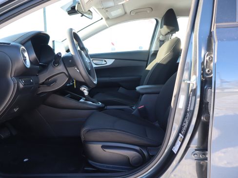 Used 2023 Kia Forte LXS image 9