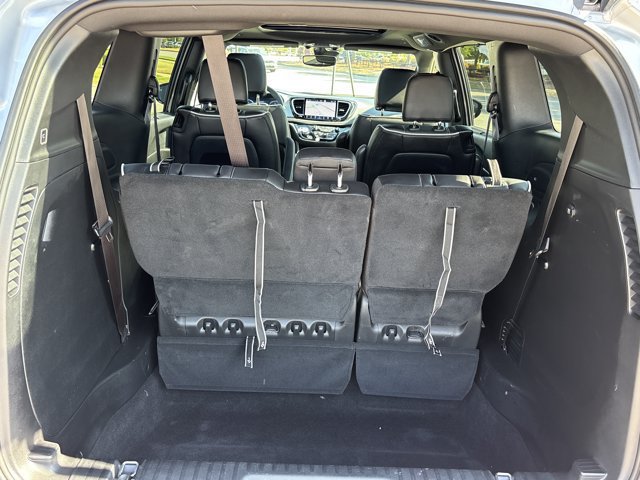 Used 2026 Chrysler Pacifica Limited FWD image 8